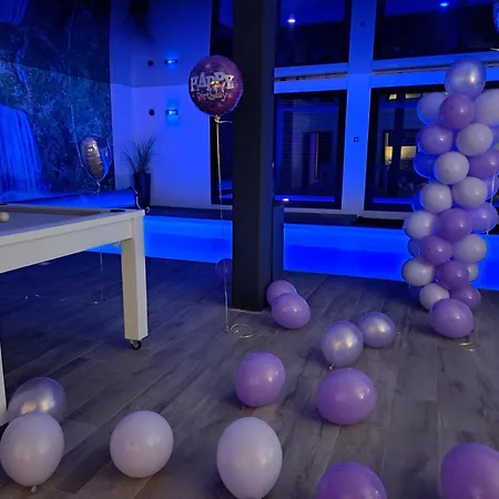 Emille Et Nuits Merignies